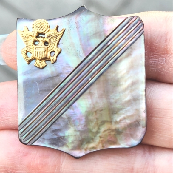 WWII Mother of Pearl Military Sweetheart Pin - Picture 1 of 4